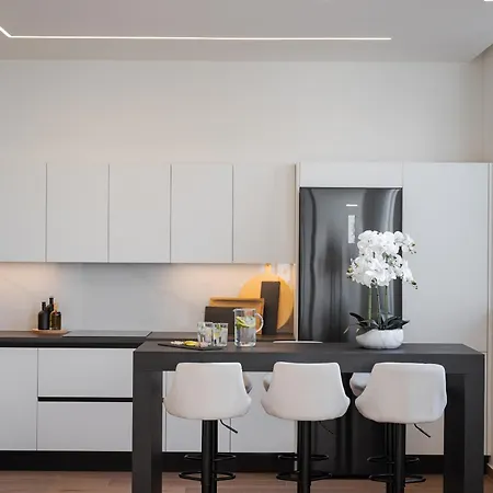 Athena's Lemon Grove Glyfada Apartment *